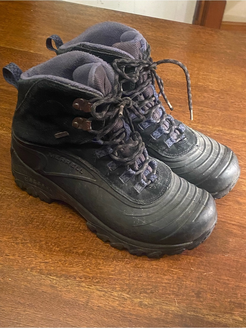 Merrell Men’s Black Hiking Boots Size 9.5 Purple Lining Vibram Outdoor lace up
